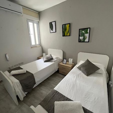 F3 Room 2, Private Room Two Single Beds Shared Bathroom Msida Exteriér fotografie