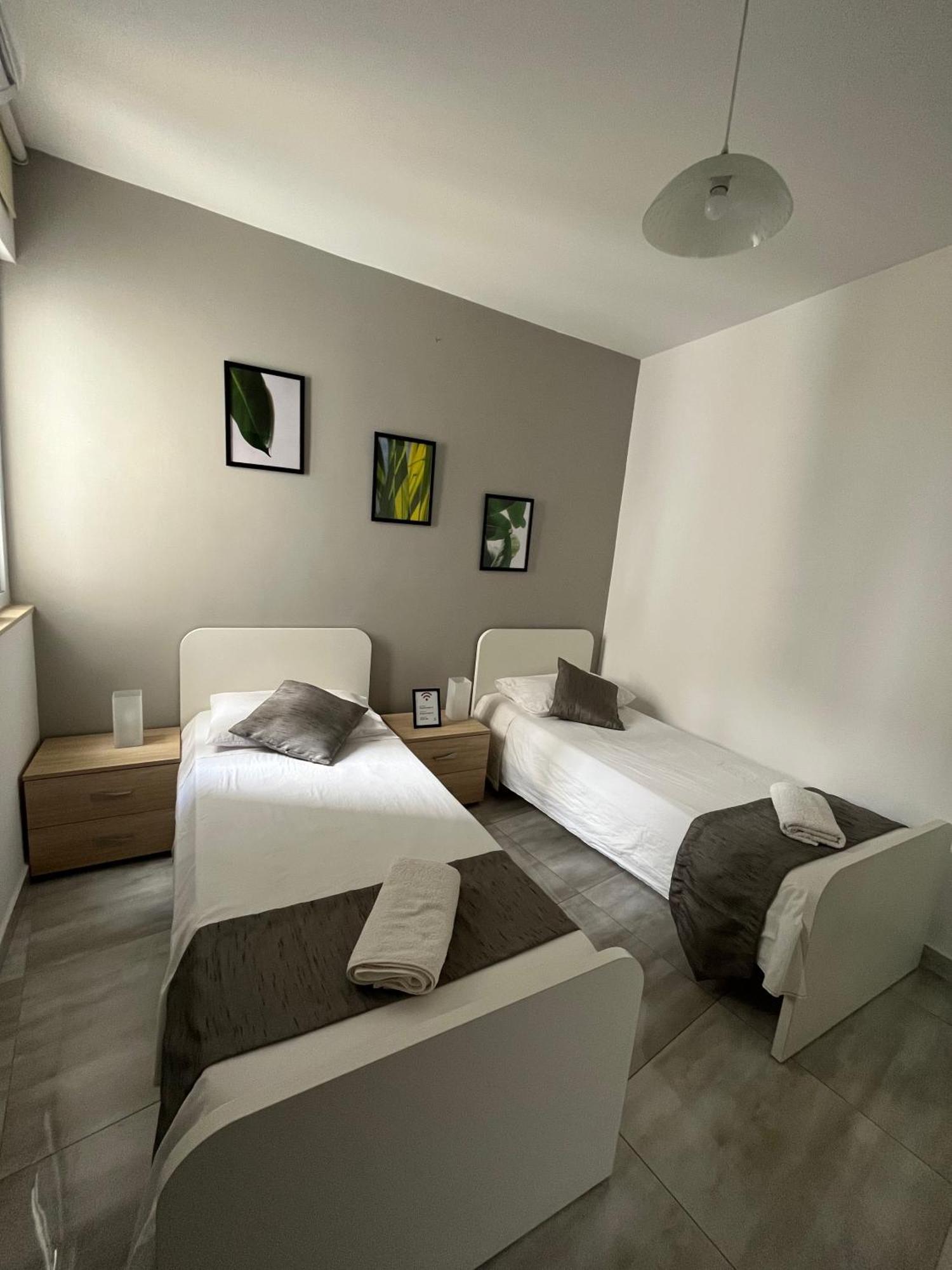 F3 Room 2, Private Room Two Single Beds Shared Bathroom Msida Exteriér fotografie